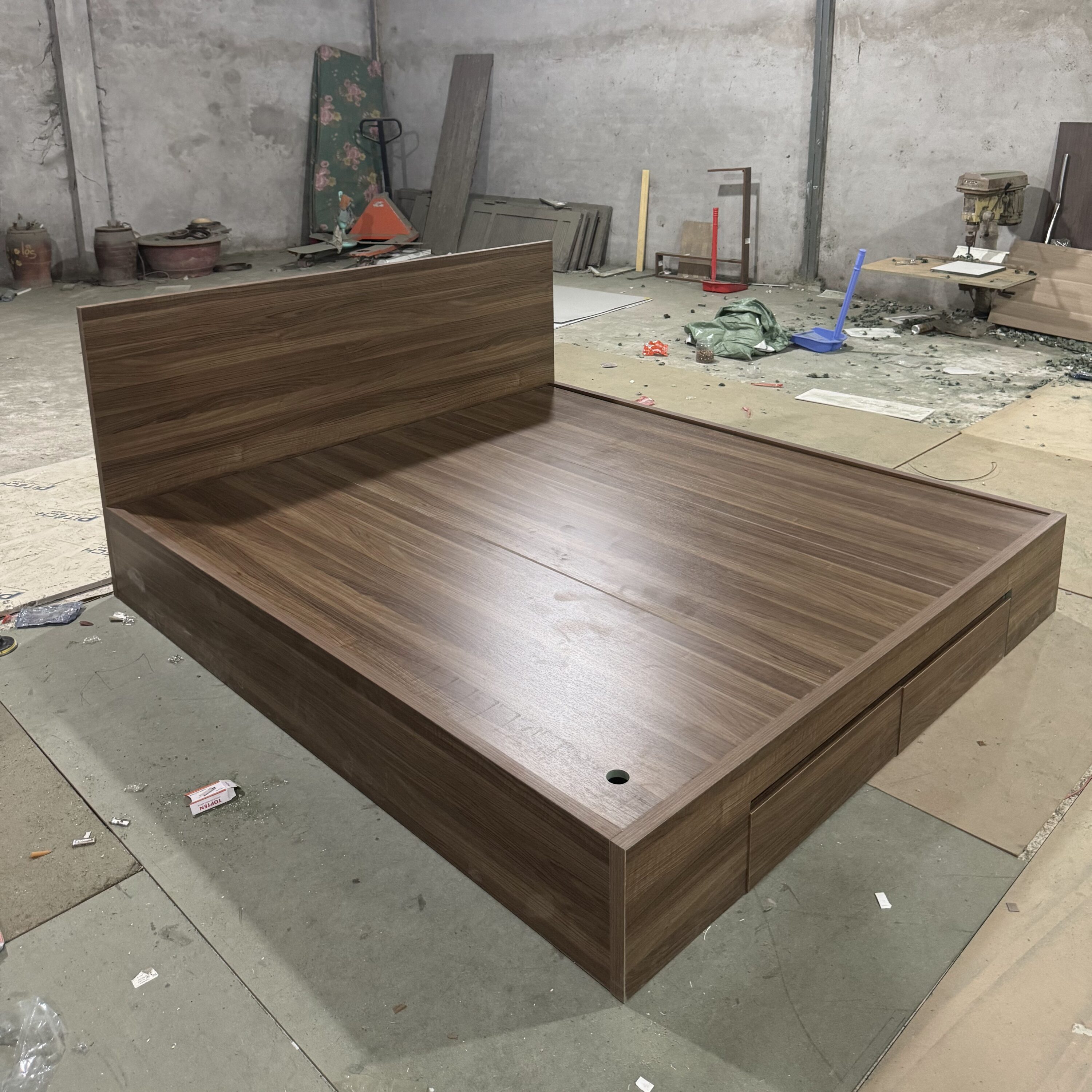 giuong ngu go cong nghiep mdf phu melamin mau oc cho gn1704